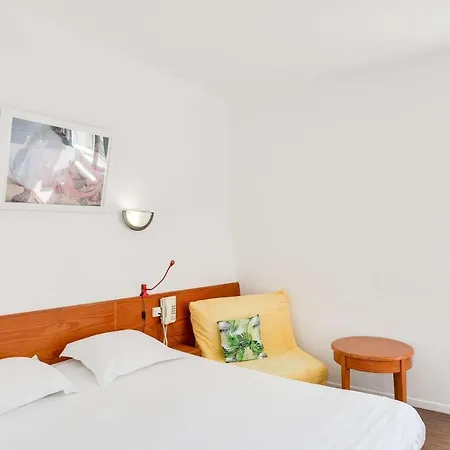 Brit Notre Dame Hotel