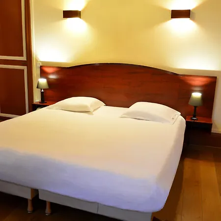 Brit Notre Dame Hotel 2*