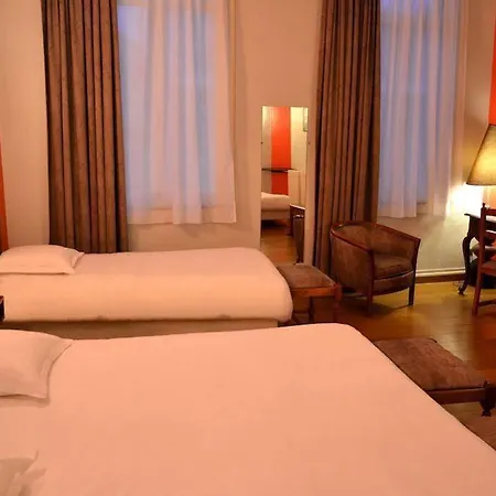 Brit Notre Dame Hotel 2*