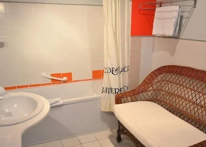 Brit Notre Dame Hotel 2*